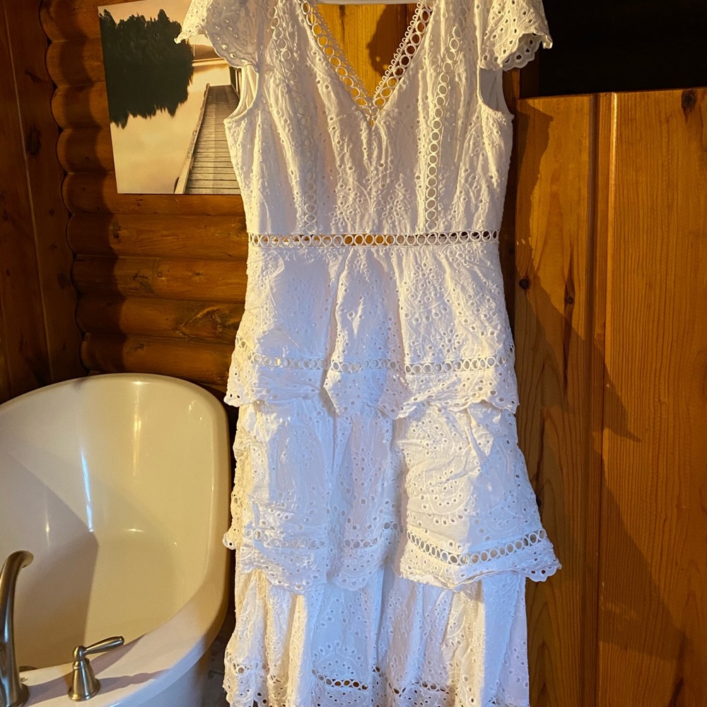 Beautiful white dress - Picture 2 of 2